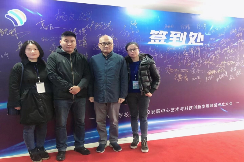 签到前合影.jpg