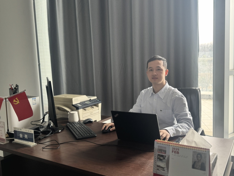 金亮.jpg 金亮.jpg