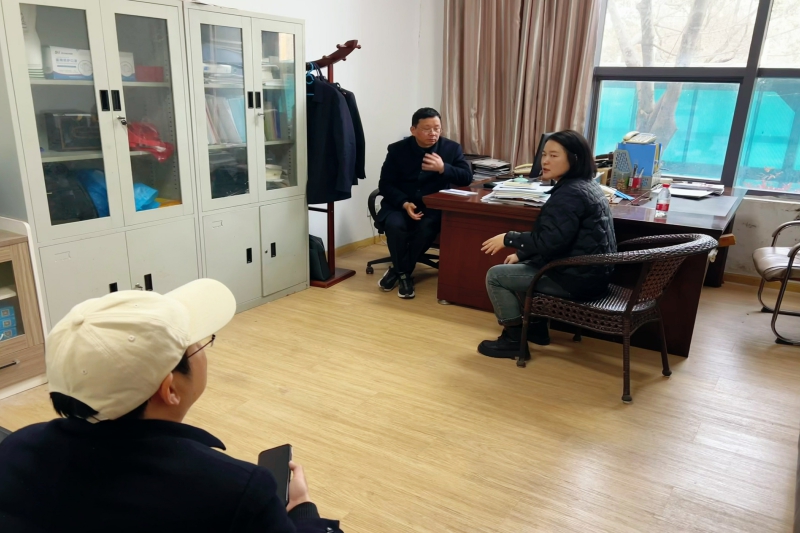 洽谈3.jpg 洽谈3.jpg