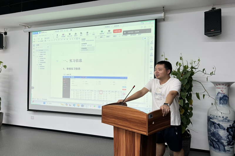 许正元老师讲话.jpg 许正元老师讲话.jpg